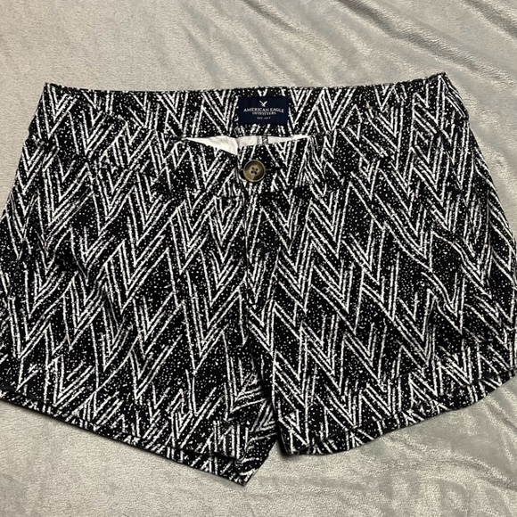 American Eagle Outfitters ~ Shorts ~ Size 6 ~ Women’s ~ Shorts ~ Black & White - Picture 6 of 16